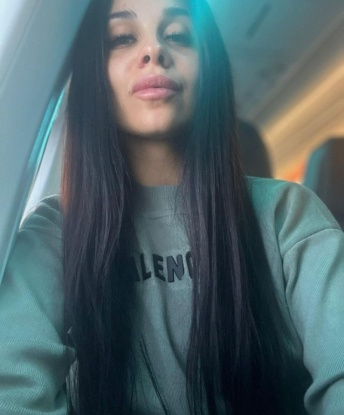 Живу в Москве. Мои услуги включают классический и эротический массаж, стриптиз, ролевые игры и многое другое. Гарантирую полное удовлетворение и экстаз! 😉 Я умею создавать неповторимую атмосферу и подстраиваться под любые ваши потребности. Мои фото 100% реальные, и отзывы о моей работе показывают, что мои клиенты остаются довольными и возвращаются ко мне снова и снова. Встречи возможны как у меня, так и по вызову. Со мной время пролетит незаметно, и ты точно захочешь вернуться ко мне вновь! Отправляй мне сообщение, и я помогу тебе расслабиться и испытать незабываемые ощущения. 💋 312, 21 год