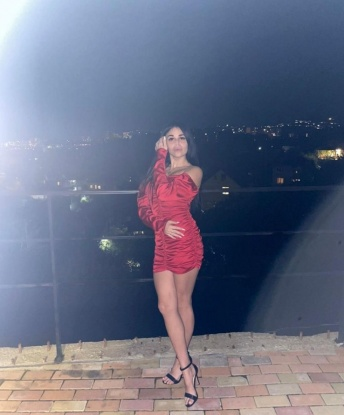 Живу в Москве. Мои услуги включают классический и эротический массаж, стриптиз, ролевые игры и многое другое. Гарантирую полное удовлетворение и экстаз! 😉 Я умею создавать неповторимую атмосферу и подстраиваться под любые ваши потребности. Мои фото 100% реальные, и отзывы о моей работе показывают, что мои клиенты остаются довольными и возвращаются ко мне снова и снова. Встречи возможны как у меня, так и по вызову. Со мной время пролетит незаметно, и ты точно захочешь вернуться ко мне вновь! Отправляй мне сообщение, и я помогу тебе расслабиться и испытать незабываемые ощущения. 💋 312, 21 год